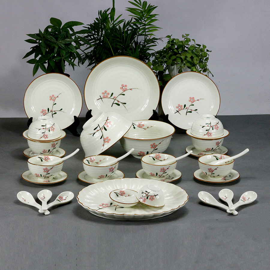 vệ sinh gốm sứ đón Tết