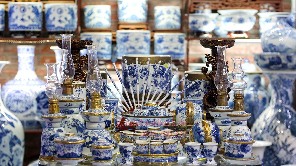 Cần quan tâm điều gì khi chọn mua đồ thờ cúng gốm sứ?