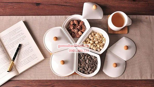 Khay mứt tết Bát Tràng làm từ chất liệu đất an toàn sức khỏe người dùng