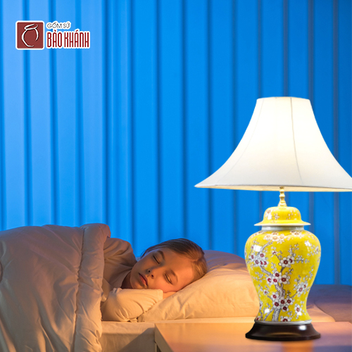 đèn ngủ để bàn giúp ngủ ngon