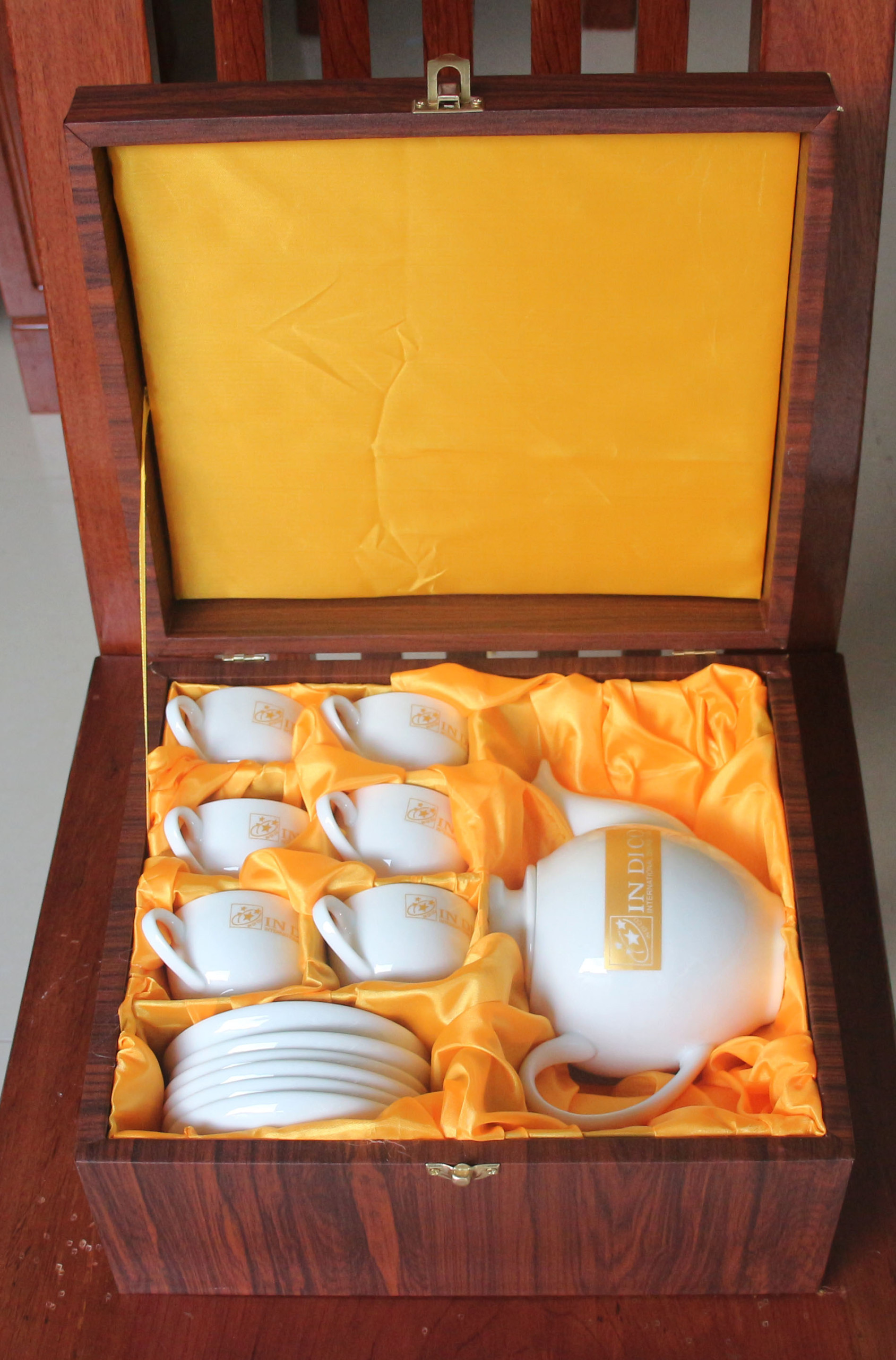 Quà tặng gốm sứ cho sếp nhân ngày lễ 2/9