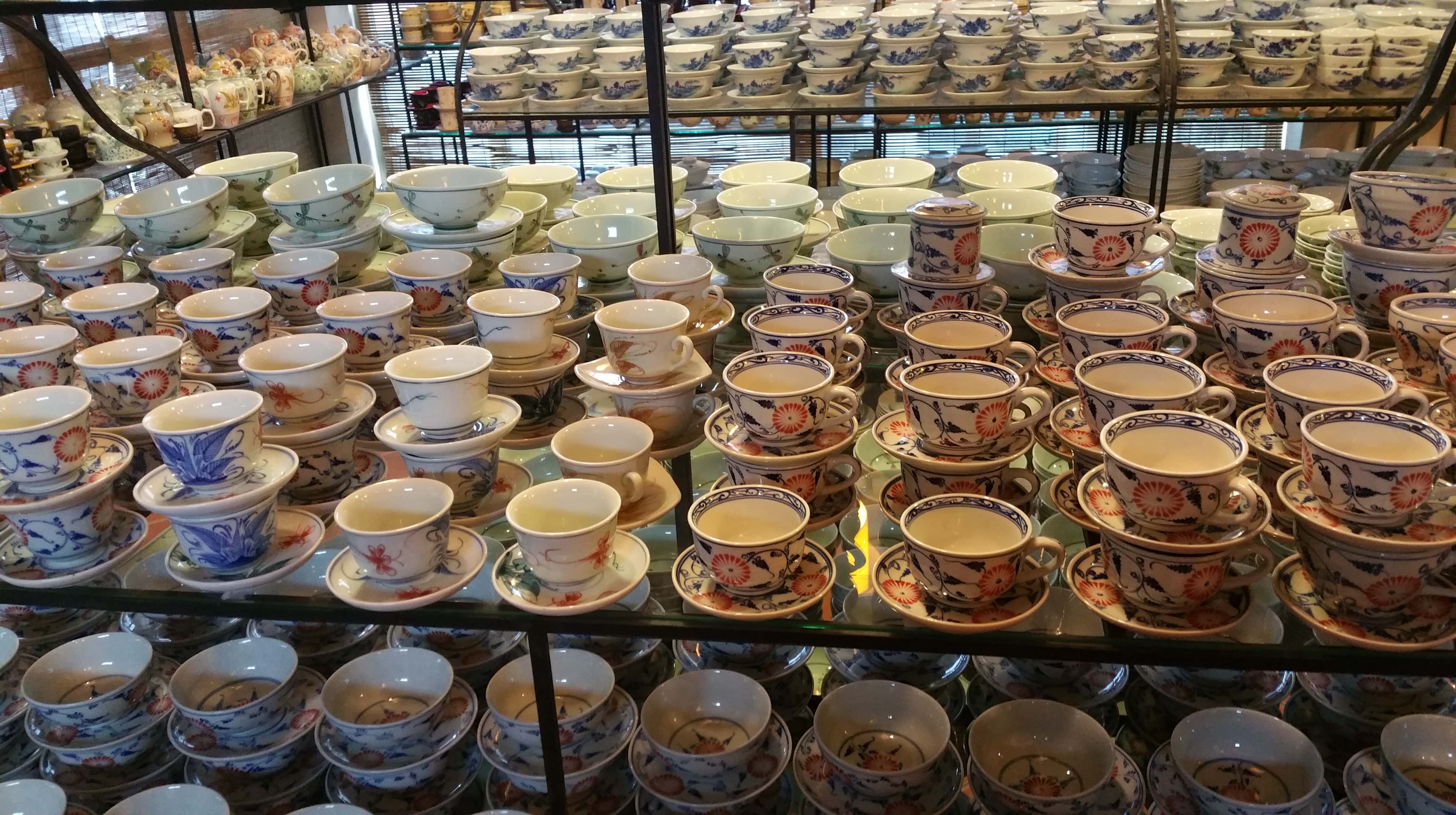 Lọ lộc bình thương hiệu Bảo Khánh - Sản phẩm gốm sứ của làng nghề truyền thống Bát Tràng