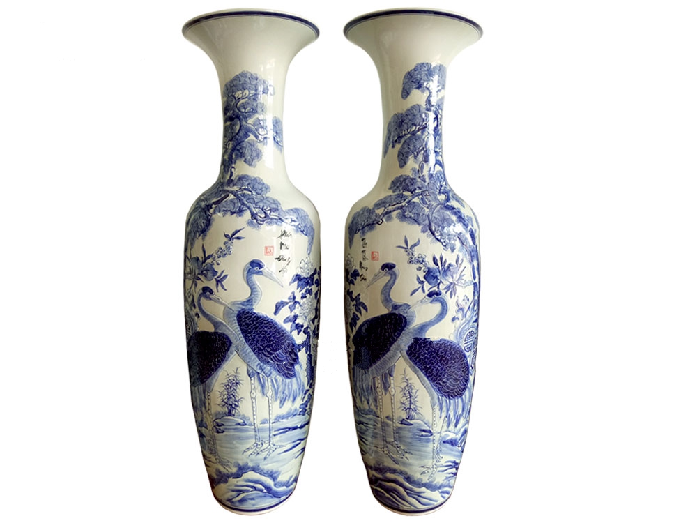 Khám phá bí mật từ lọ lộc bình Bát Tràng vẽ Tùng Hạc