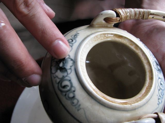 Mẹo nhỏ đánh bay vết ố vàng cho bộ ấm chén uống trà