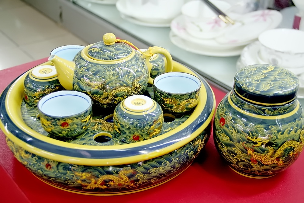 Thận trọng với những bộ ấm chén không rõ xuất xứ