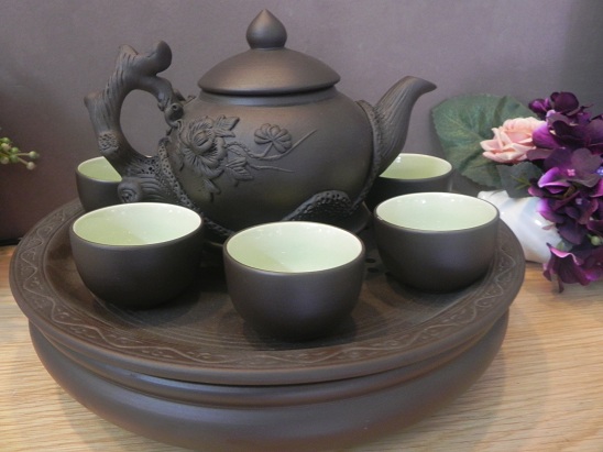 Giải đáp lý do khiến khách thập phương say mê những bộ ấm chén Bát Tràng cao cấp