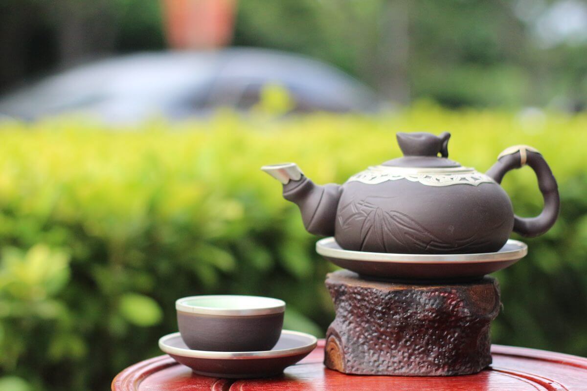 Thưởng thức trà ngon cùng với bộ ấm chén Bảo Khánh - Bát Tràng