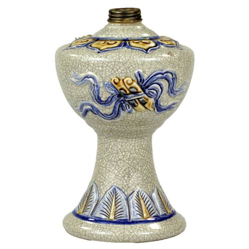 Trong thờ cúng tổ tiên nên dùng đèn dầu hay đèn điện?