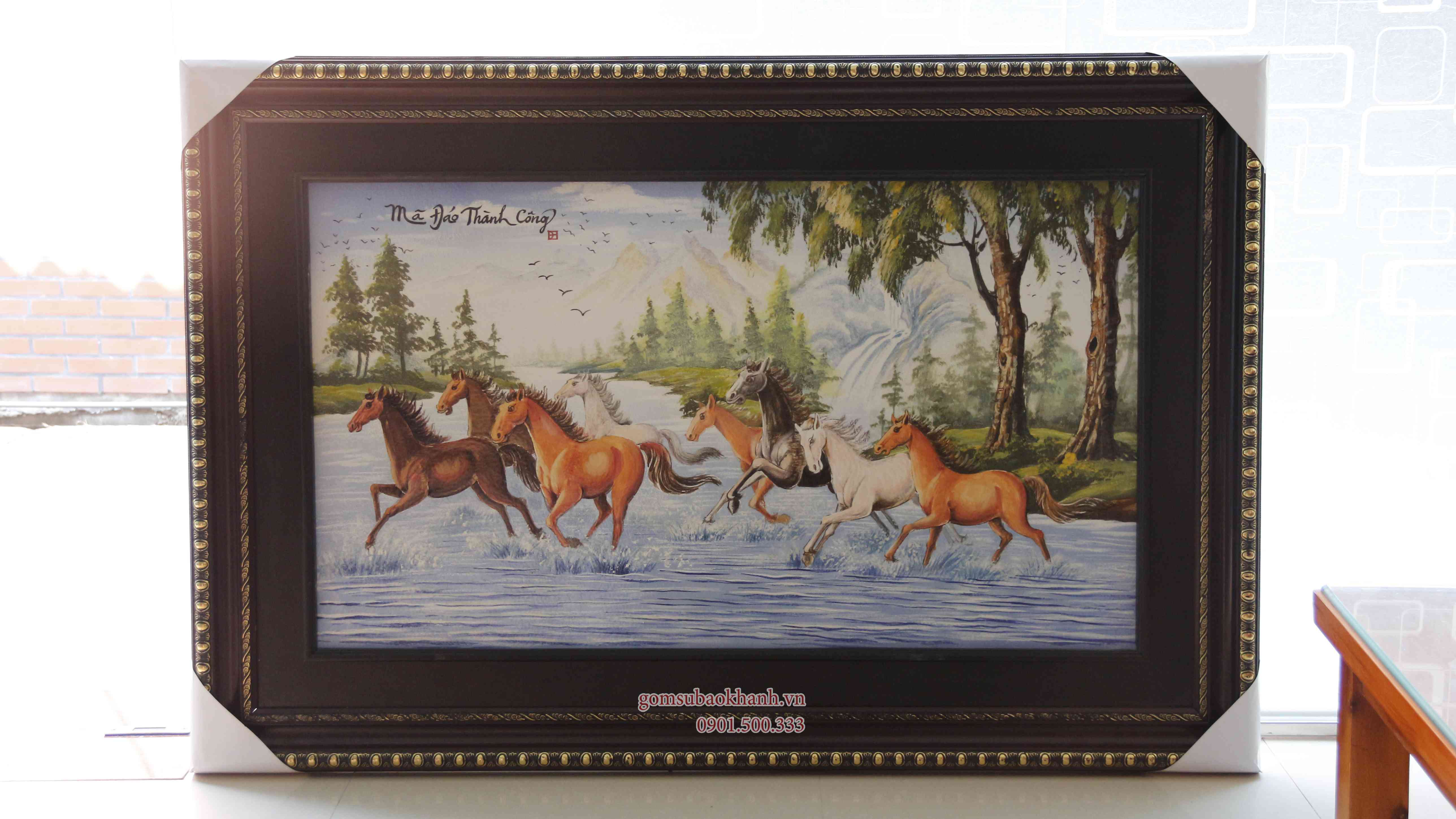 Tranh sứ Bát Mã Truy Phong – Mã Đáo Thành Công
