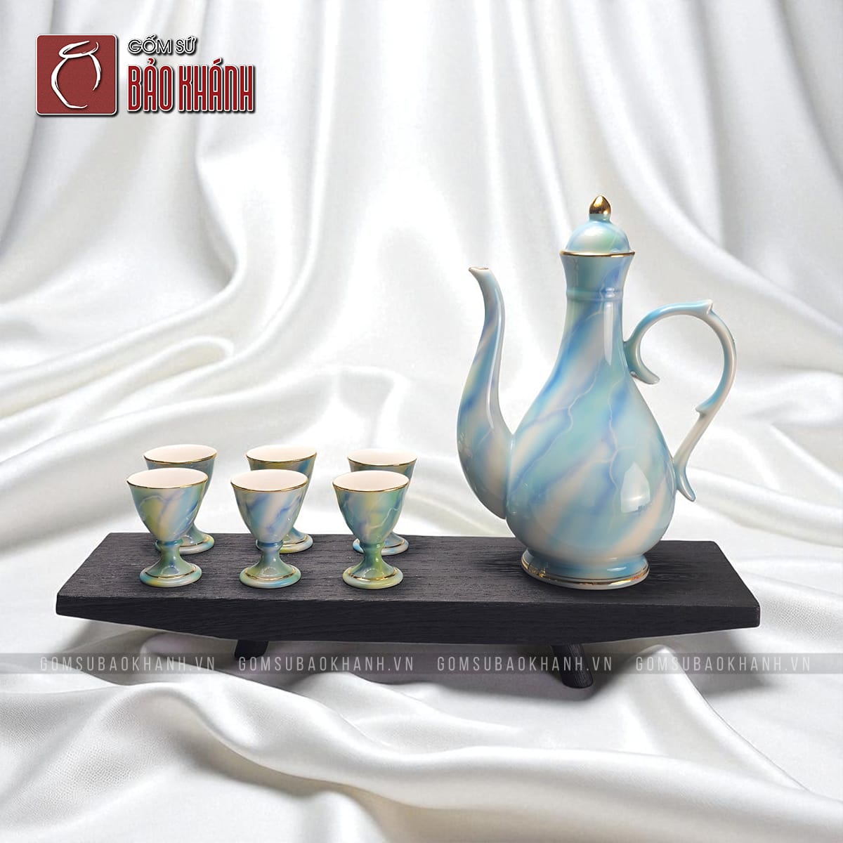 Bộ rượu men xanh đá nhạt kẻ vàng