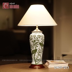 Đèn ngủ để bàn gốm sứ cao cấp Uyên Uơng khắc họa