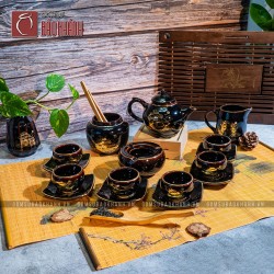 Bộ ấm chén Thuận Buồm Xuôi Gió men nâu đen vẽ vàng dáng tròn