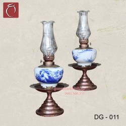 Đèn dầu men lam vẽ Sơn Thủy