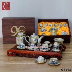 Ấm chén Minh Long men rạn bọc đồng in logo kẻ chỉ vàng kim