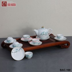 Bộ ấm chén chóp lửa vẽ sen kẻ chỉ vàng và khay