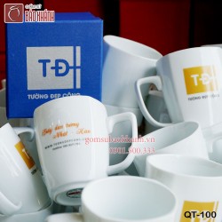 Cốc sứ Bát Tràng Cạnh Vuông in logo Tường Đẹp Cộng